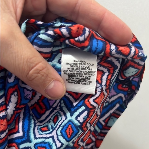 Liz Claiborne Women's Geometric Print Top - Red and Blue Size Petite Large - Picture 5 of 5